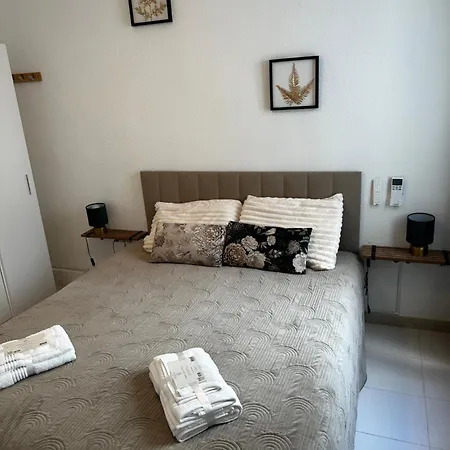 Sofia Holiday-150 M From Arenal And Free Parking Appartement