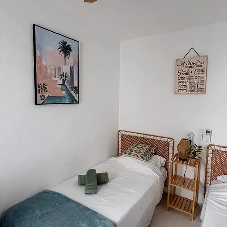 Sofia Holiday-150 M From Arenal And Free Parking דירה